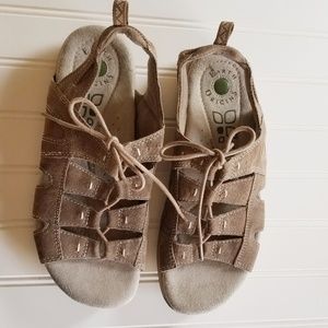 Earth Origins Welltek System 7W Suede Sanda